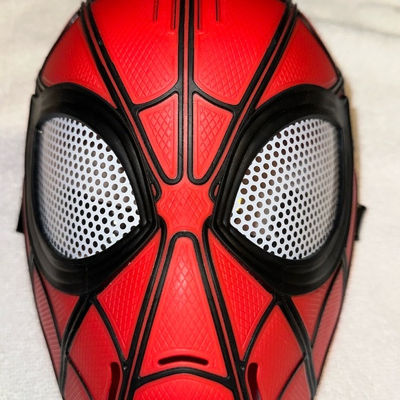 DISNEYPARKS MARVEL EXCLUSIVE- SPIDERMAN LIGHT UP BRAIN 😆 AND TALKING MASK - Picture 10 of 10